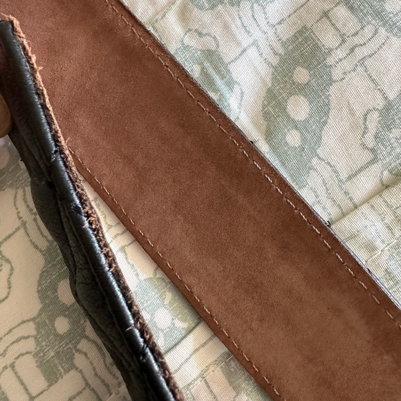 CHANEL Black and Gold Belt with Iconic CC Logo - Picture 6 of 6